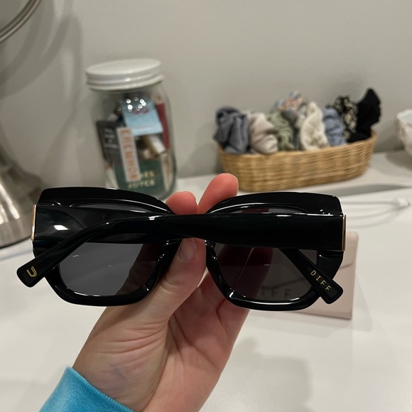 DIFF Eyewear Black Sunglasses - Picture 2 of 4